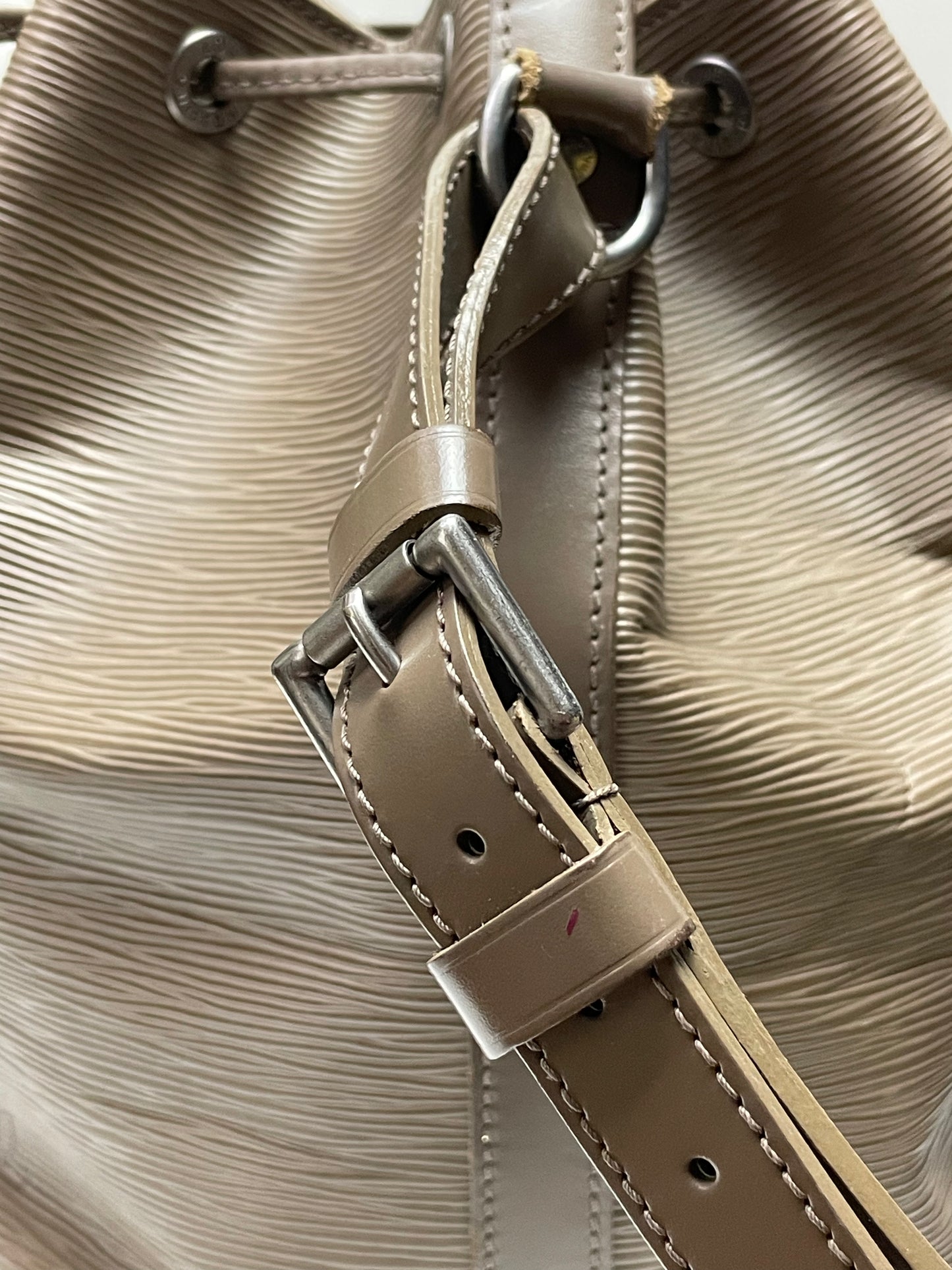 Authentic Louis Vuitton Epi Petit Noé – Pepper