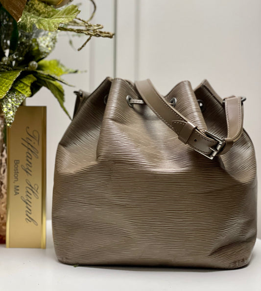 Authentic Louis Vuitton Epi Petit Noé – Pepper