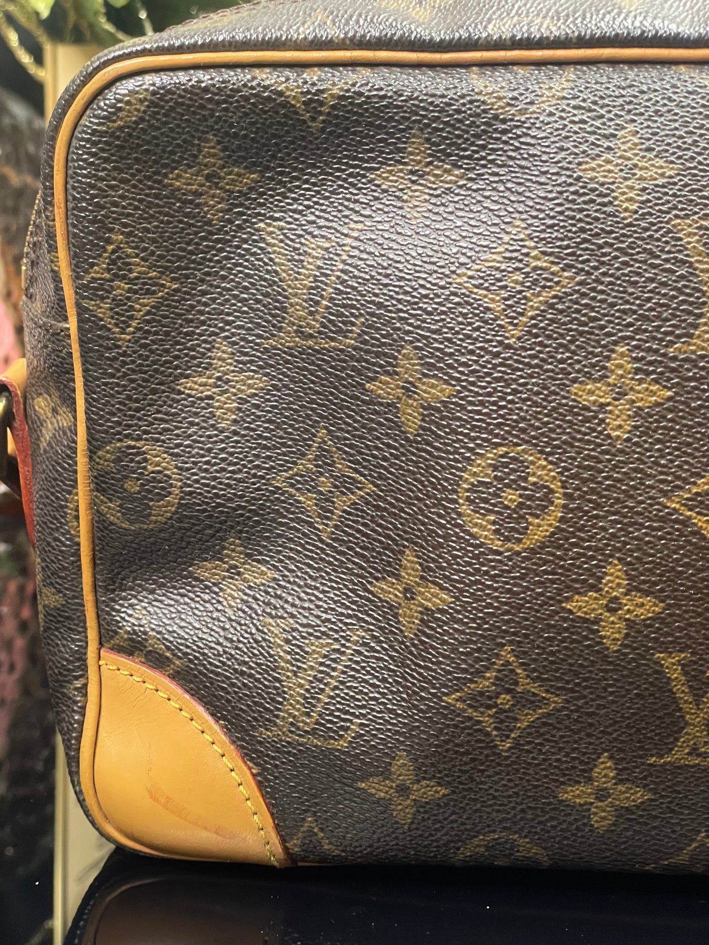 Authentic Louis Vuitton Trocadero 27