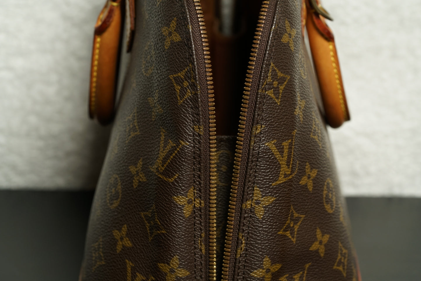 Authentic Louis Vuitton Monogram Alma PM