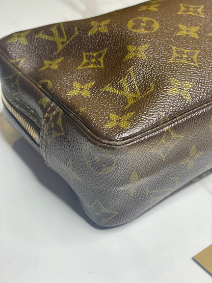 Authentic Louis Vuitton Monogram Trousse 23