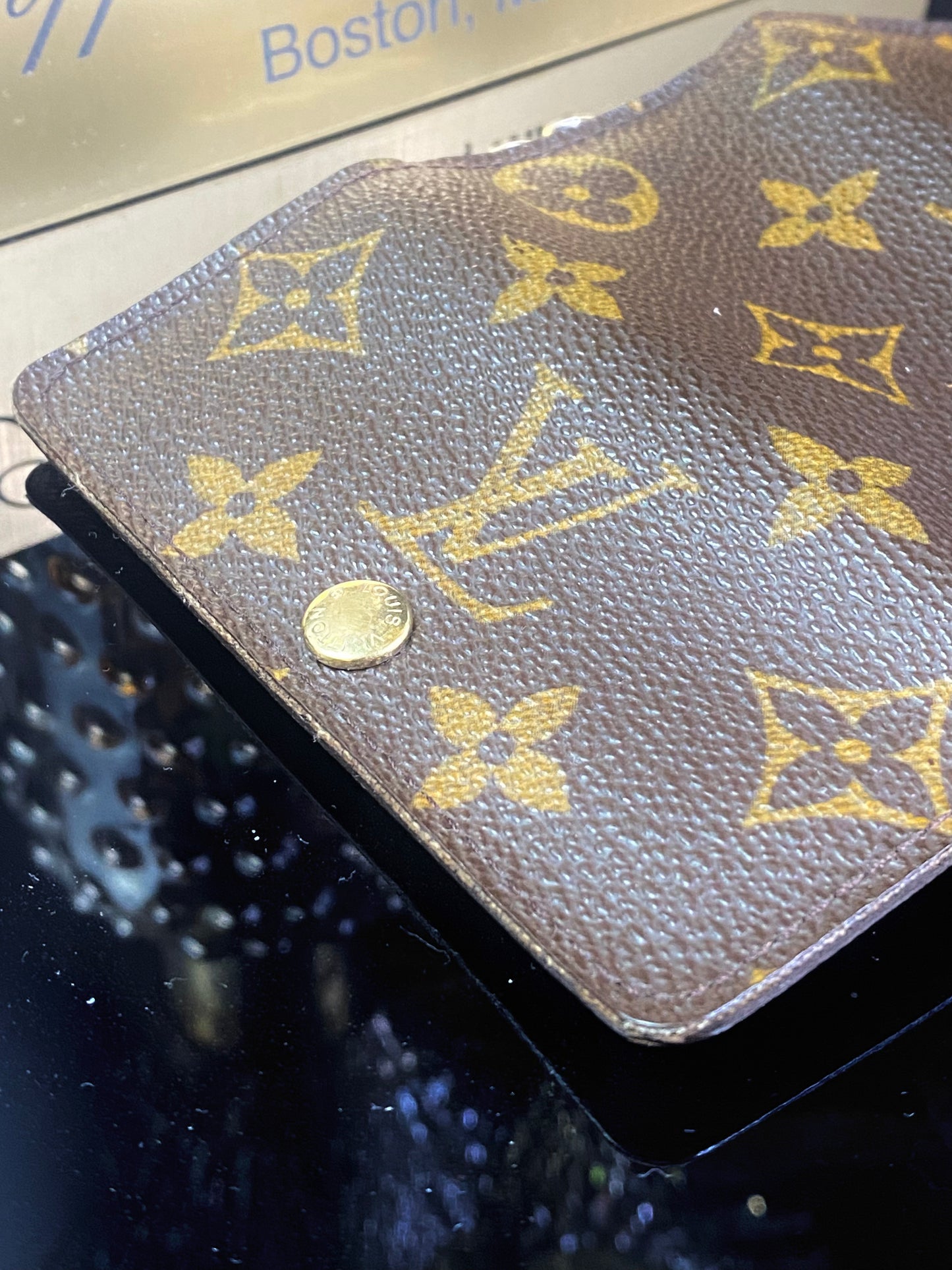 Authentic Louis Vuitton Monogram Multiclés 4 Key Holder