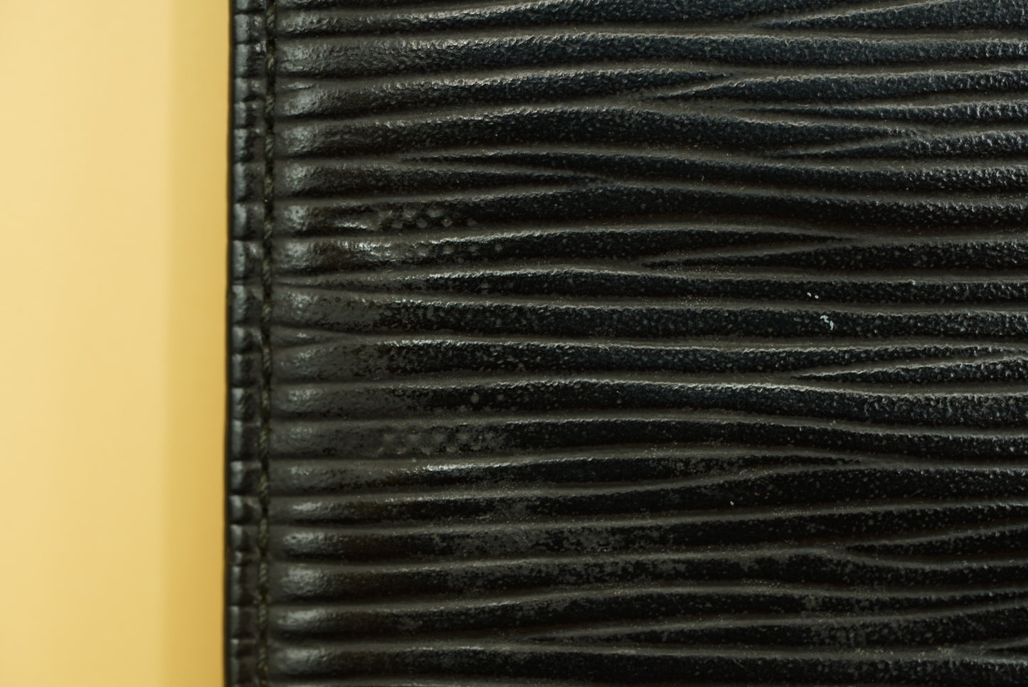 Louis Vuitton Epi Leather Checkbook Wallet – Noir
