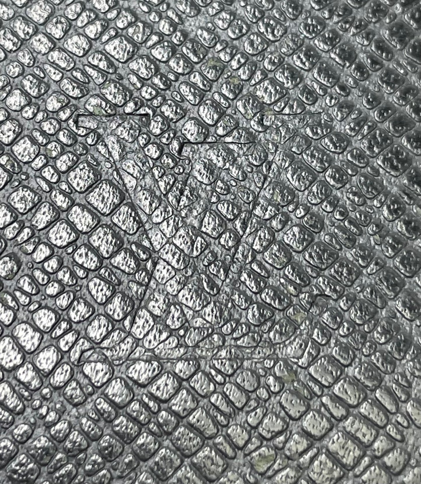Authentic Louis Vuitton Taiga Leather Brazza Wallet – Noir