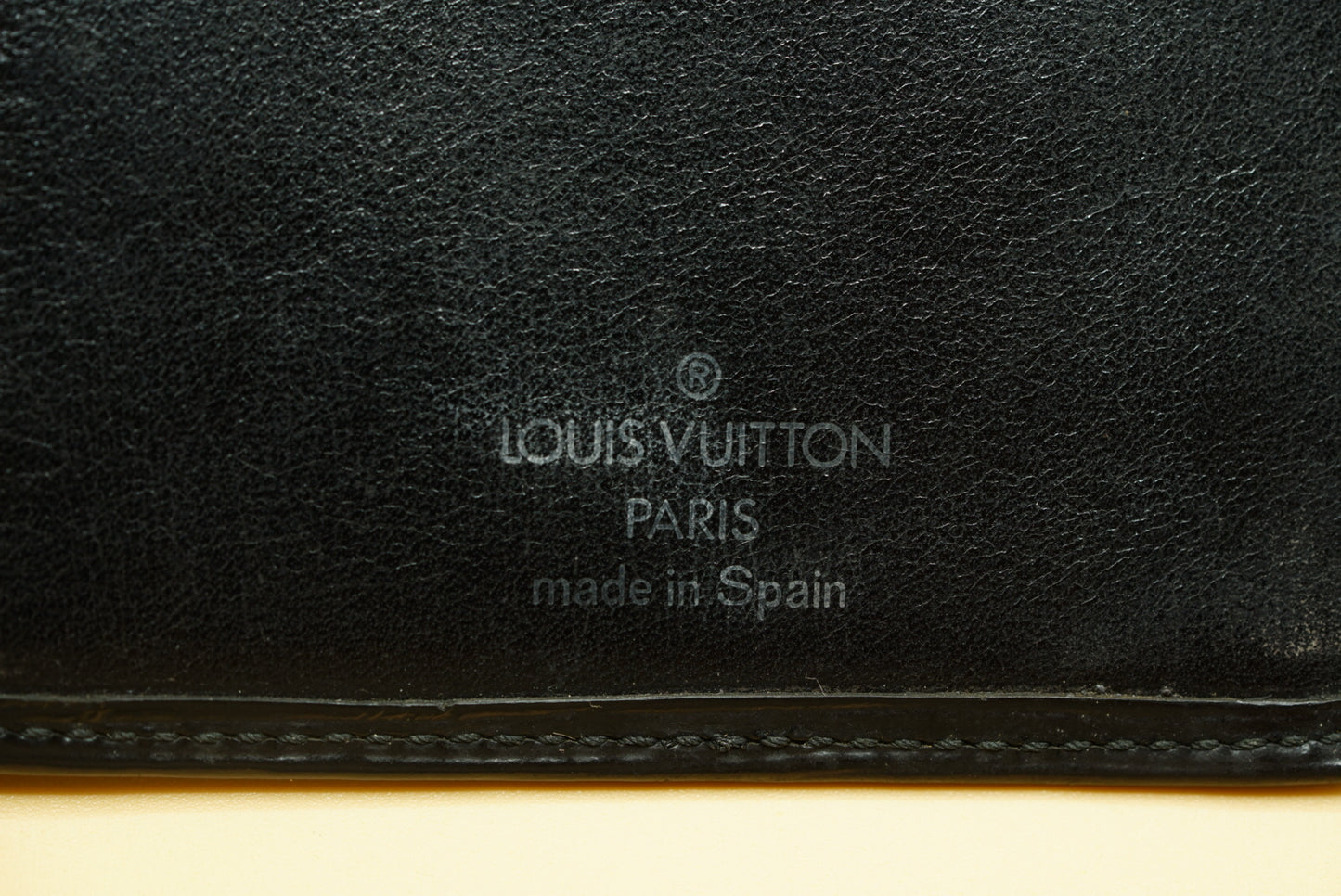 Louis Vuitton Epi Leather Checkbook Wallet – Noir