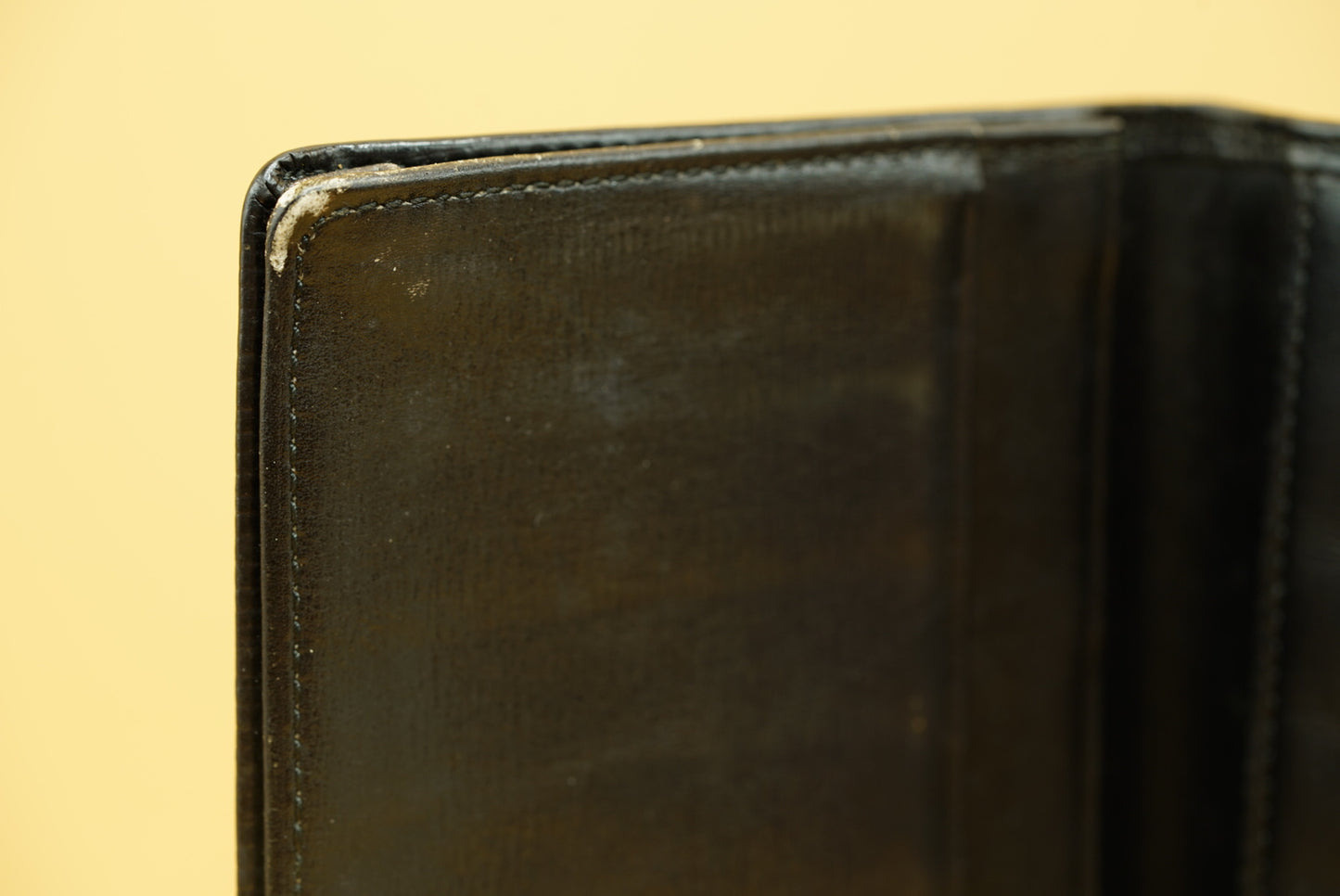 Louis Vuitton Epi Leather Checkbook Wallet – Noir