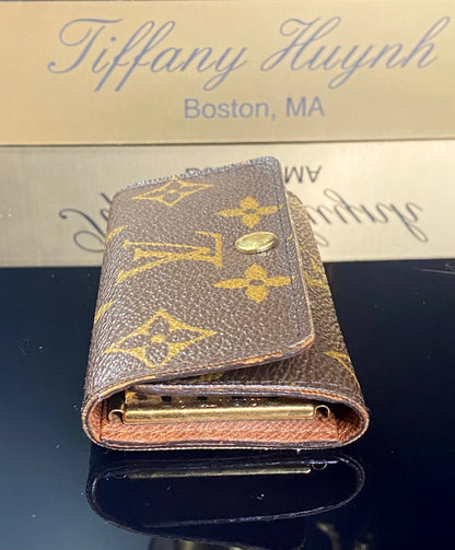 Authentic Louis Vuitton Monogram Multiclés 4 Key Holder