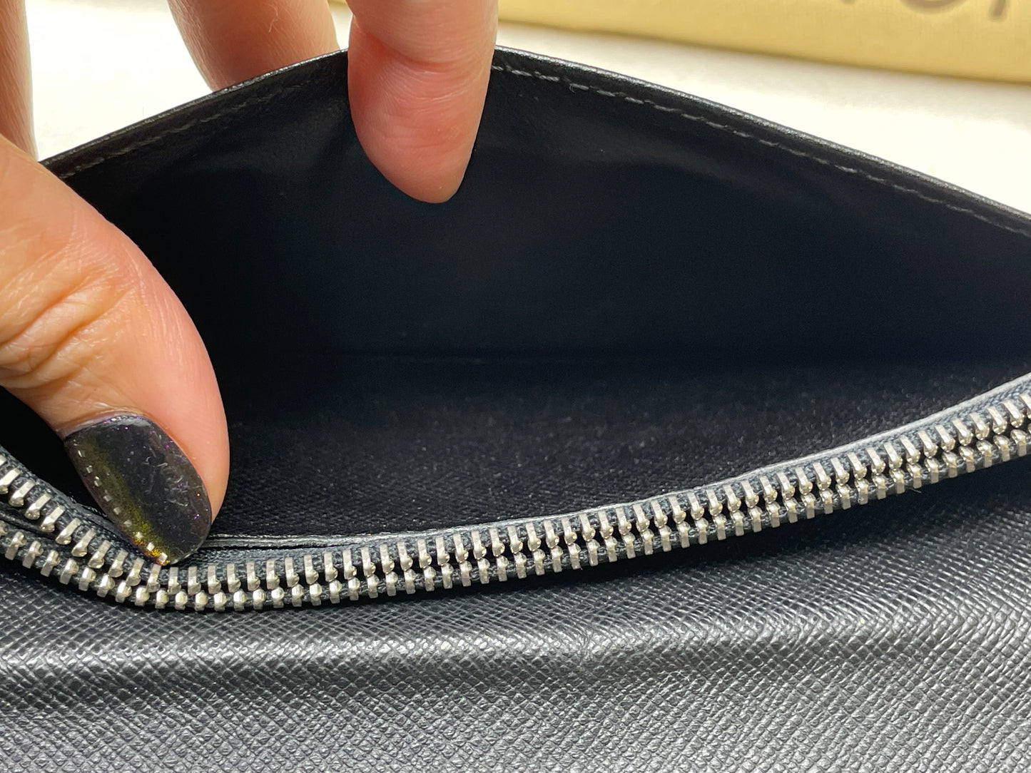Authentic Louis Vuitton Taiga Leather Brazza Wallet – Noir