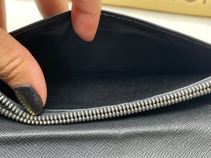 Authentic Louis Vuitton Taiga Leather Brazza Wallet – Noir