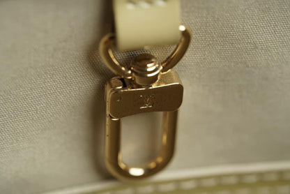 Authentic Louis Vuitton Monogram Vernis Avalon MM