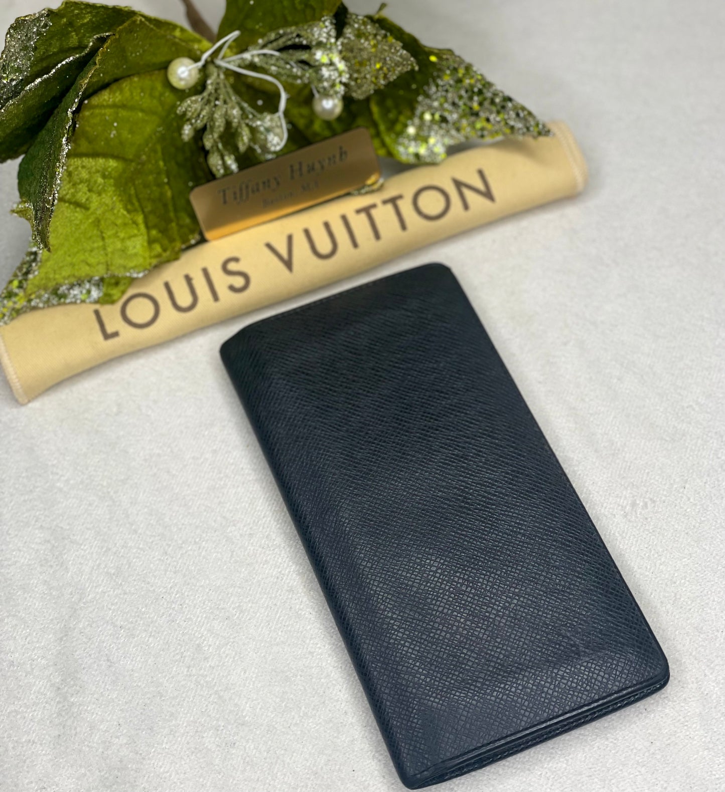 Authentic Louis Vuitton Taiga Leather Brazza Wallet – Noir