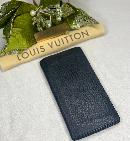 Authentic Louis Vuitton Taiga Leather Brazza Wallet – Noir