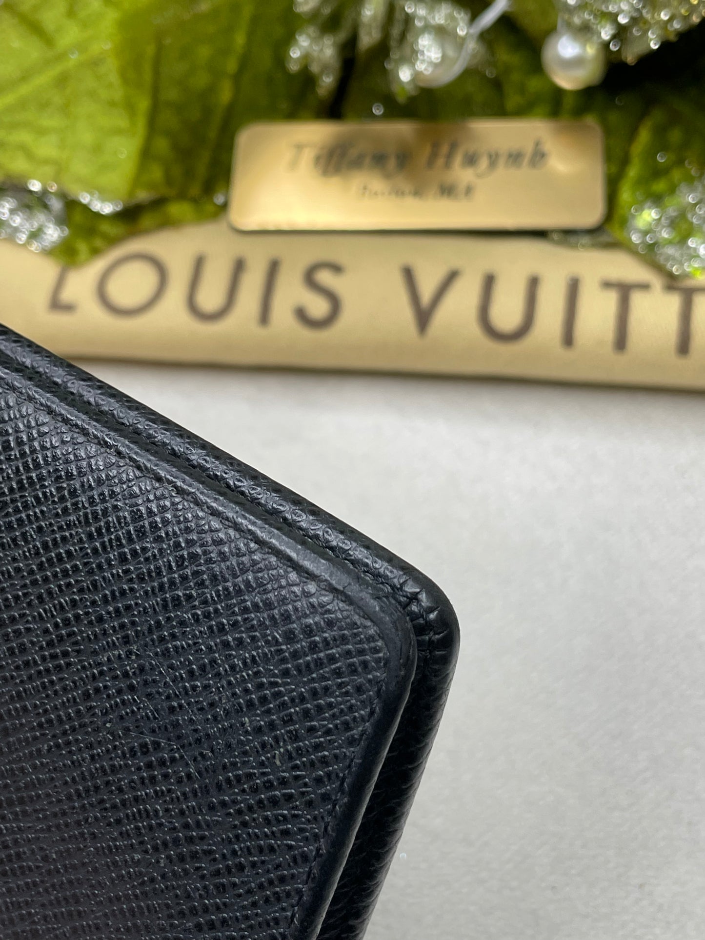 Authentic Louis Vuitton Taiga Leather Brazza Wallet – Noir
